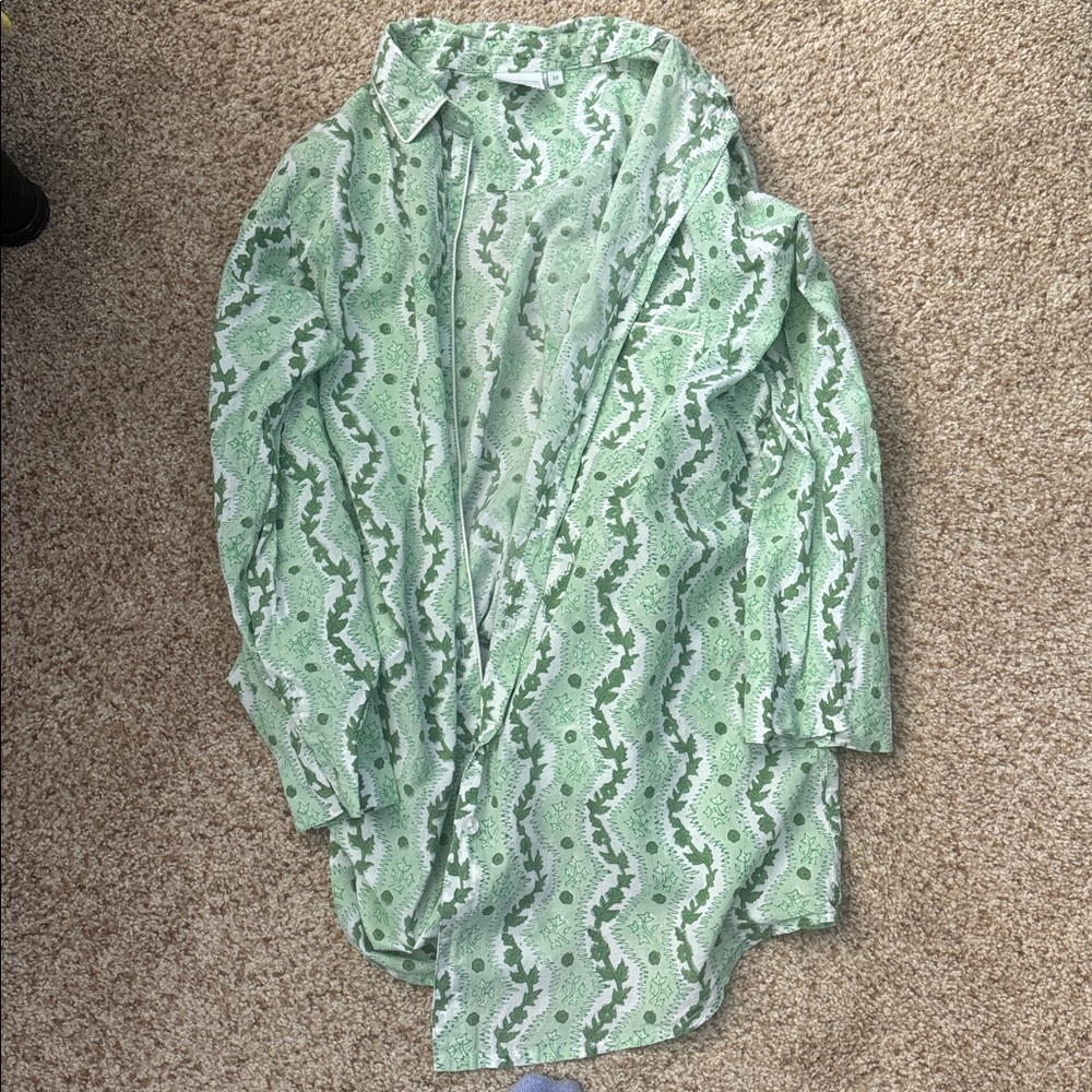 Julia Amory Husband Shirt Medium Peridot Ivy